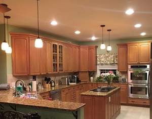 Recessed and pendant lighting in kitchen